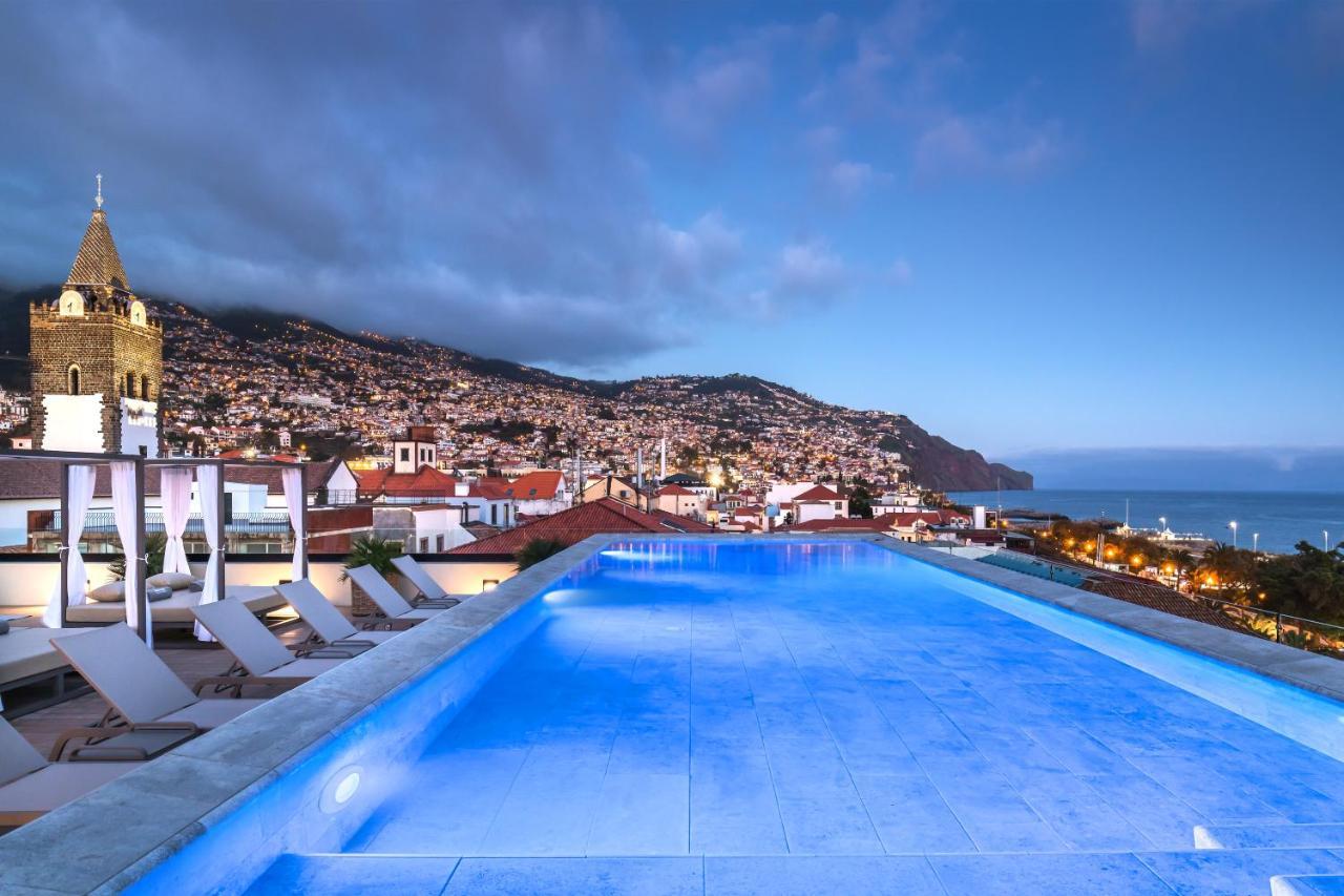 Barcelo Funchal Oldtown Hotell Exteriör bild The pool at the Belmond Madeira, overlooking Funchal