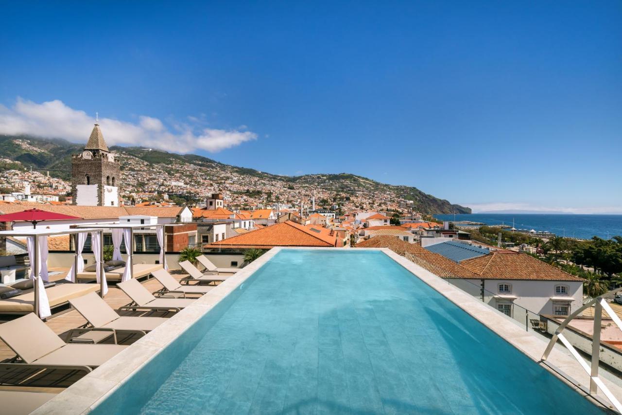 Barcelo Funchal Oldtown Hotell Exteriör bild The rooftop pool at the hotel
